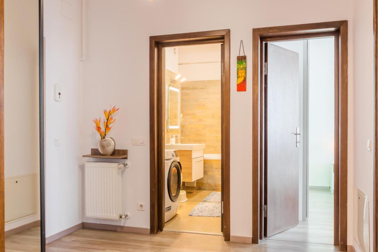 Lovely Apartment With City View Bucharest Exterior photo